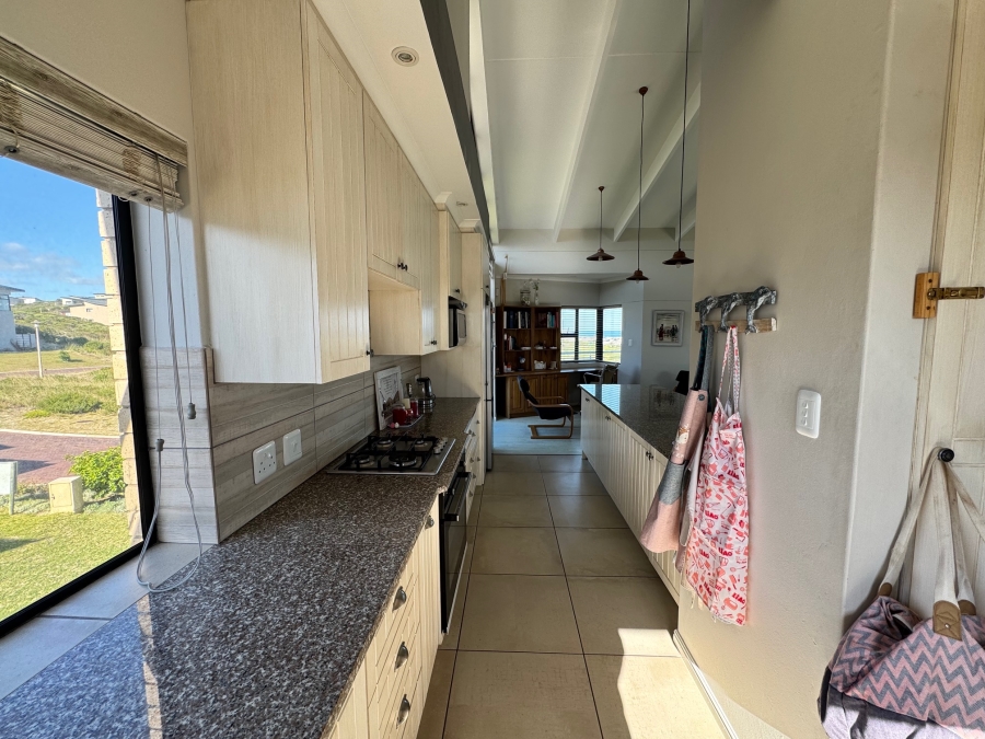 To Let 3 Bedroom Property for Rent in Stilbaai Oos Western Cape